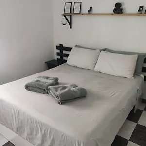 2 En Tercera Planta Sin Ascensor No Es Un Piso Entero! A Compartir Bano Y Cocina! Fuengirola